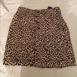 Really cute cheetah print skirt!
